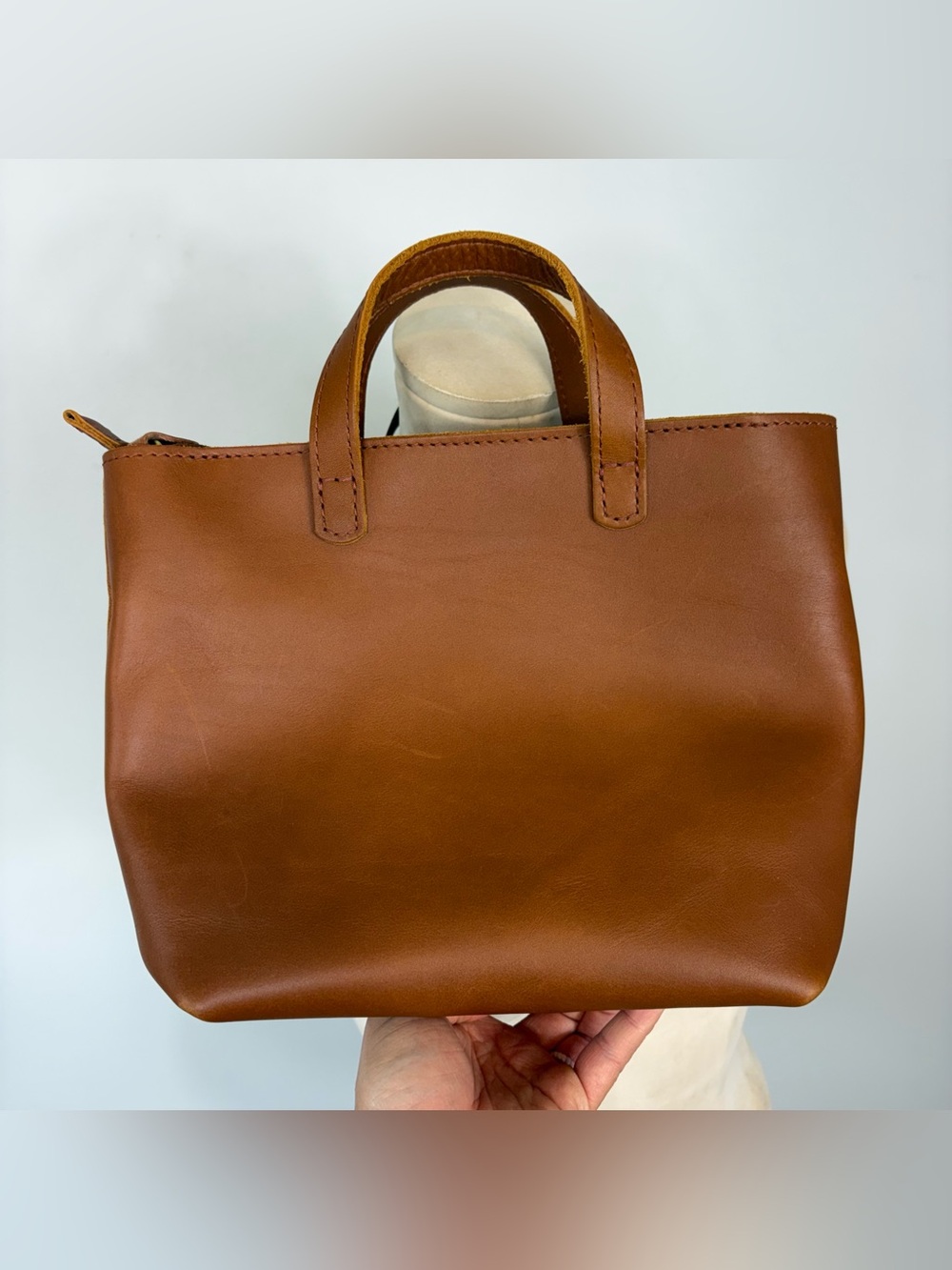 Portland Leather Medium Zip Crossbody Tote in Honey - Picture 7 of 11
